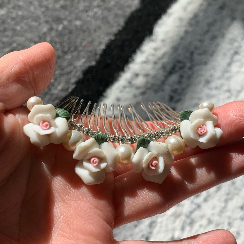 4 Roses bridal hair accessory